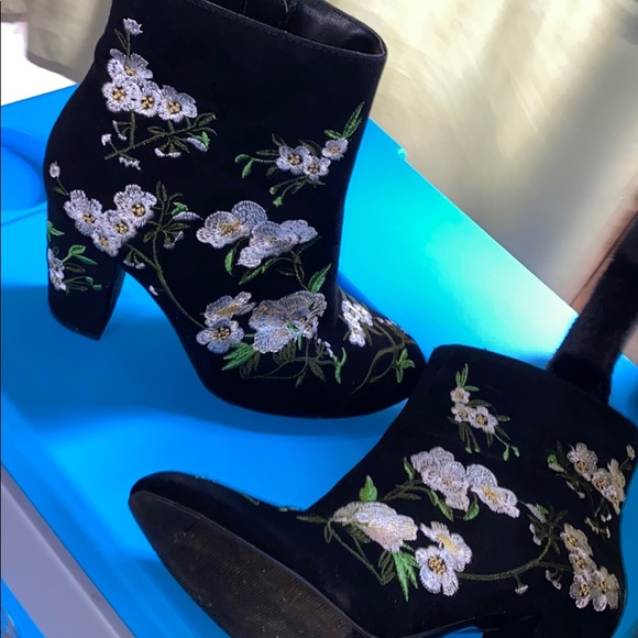 Forever 21 Shoes - Forever 21 floral black booties